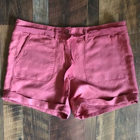 Ann Taylor Pants - Ann Taylor Loft salmon coral cuffed Linen blend Shorts Size 6 with belt
